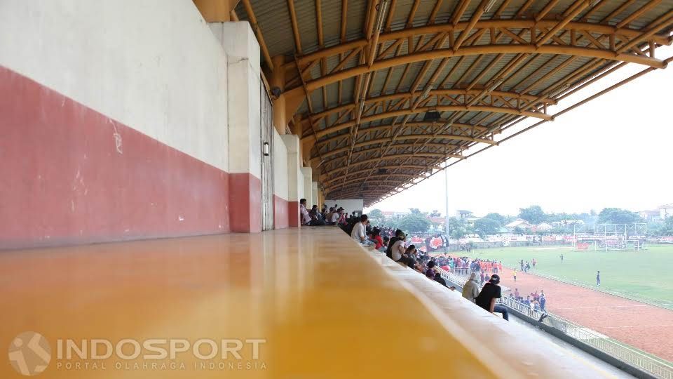 Tempat duduk penonton juga terbilang bersih dan terawat. Copyright: © Herry Ibrahim/Indosport